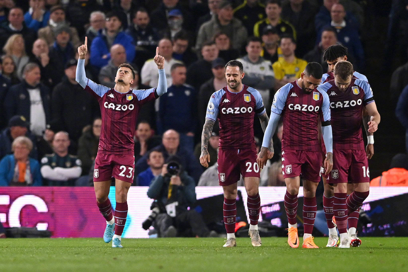 主裁判做出 主裁判做出